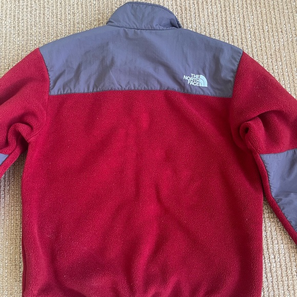 The North Face Boys Denali Full Zip Fleece Jacket in Red Gray Fleece Size Large - Picture 9 of 13